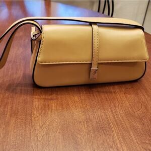 VINTAGE new no tags rare emblem GUESS leather  shoulder bag‎